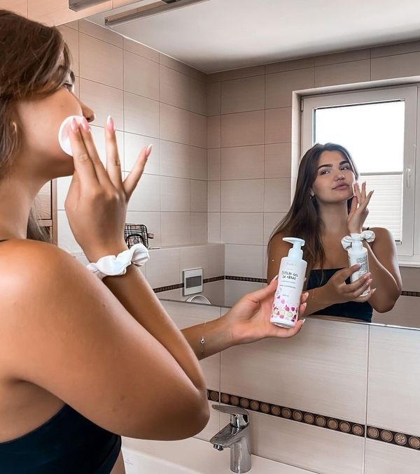 Večerna nega mlade nečiste kože obraza s čiščenjem 