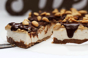 LCHF Snickers torta brez peke 