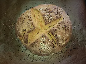 Koruzni kruh s semeni