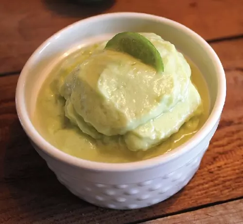Osvežilni avokadov sladoled 