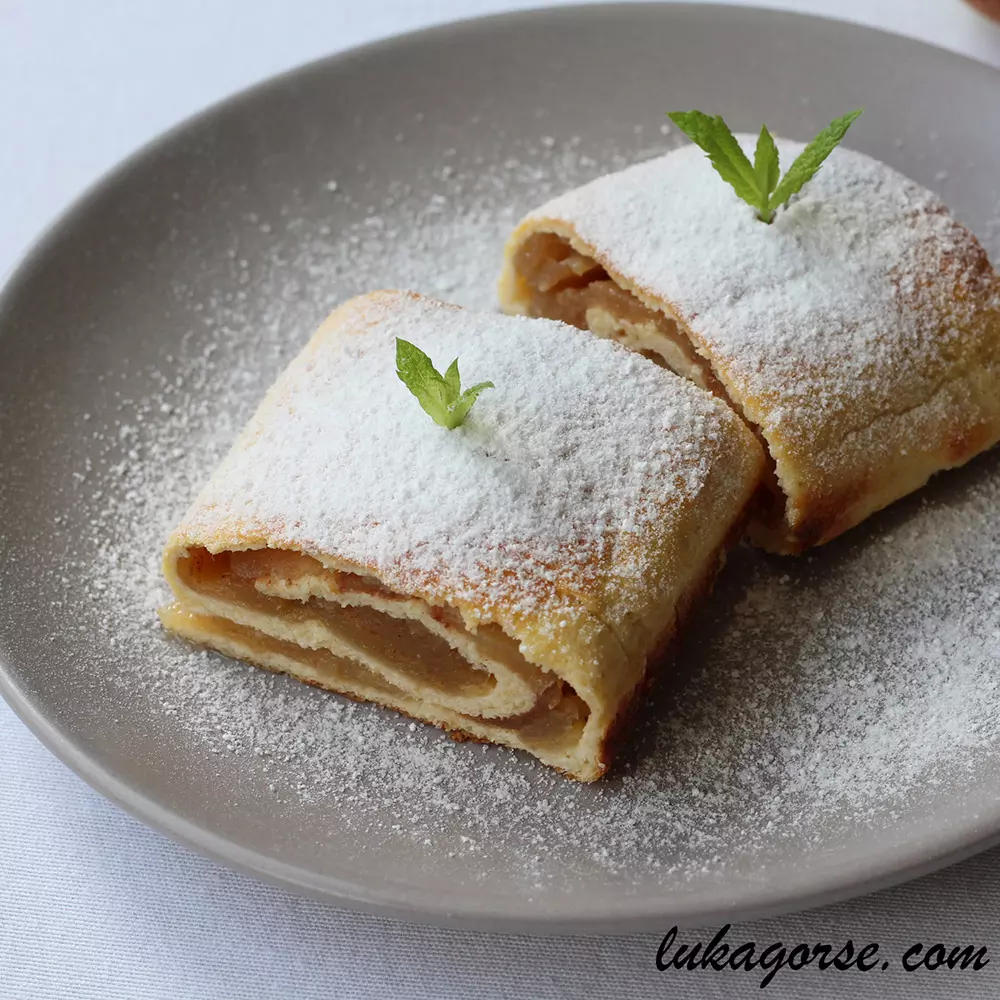 Jabolčni zavitek brez moke in glutena