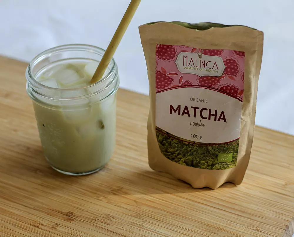 Ledeni matcha latte 