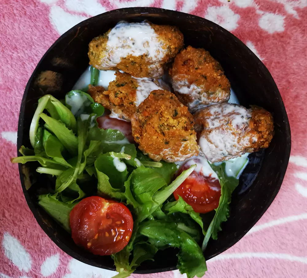 Falafel mit Jogurt in Salat | Blog | Malinca.de - Malinca.de