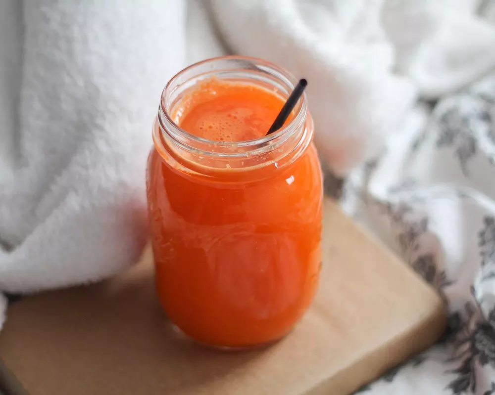 Korenčkov, pomarančni in ingverjev sok 