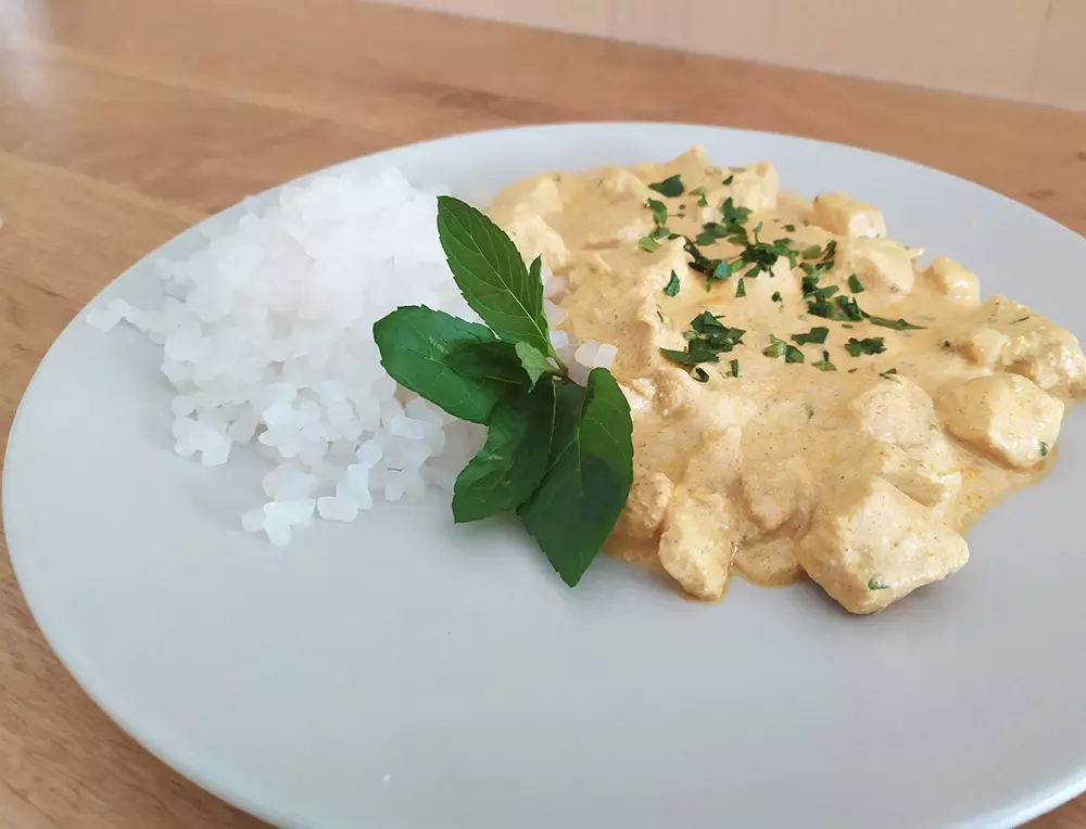 Hähnchen Curry mit Reis ohne Kohlenhydrate | Blog | Malinca.de - Malinca.de