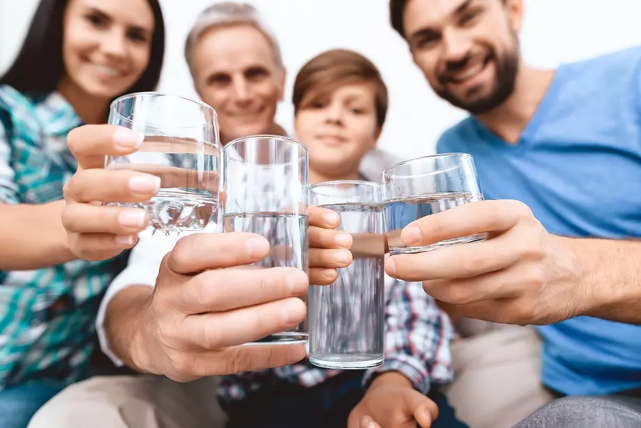 10 nasvetov, kako popiti dovolj vode