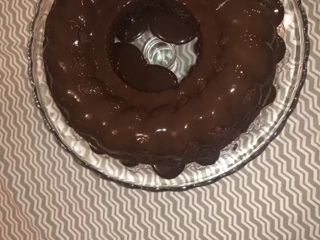 Veganski čokoladni kolač z avokadom 