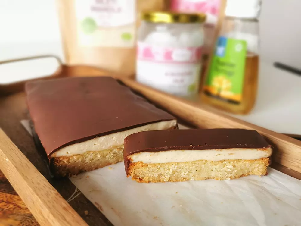 Schnitten mit Mandeln und Erdnussbutter