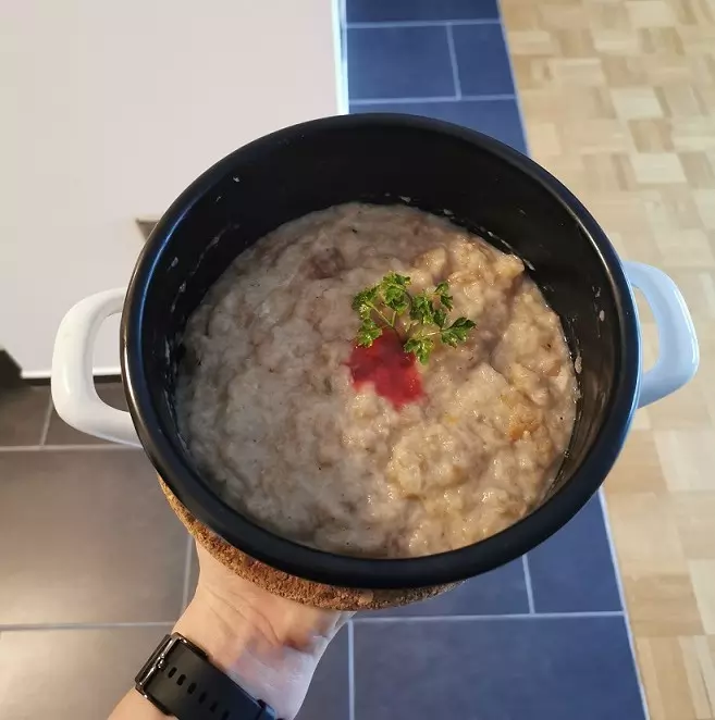 Koroška hrenova omaka z jabolki 