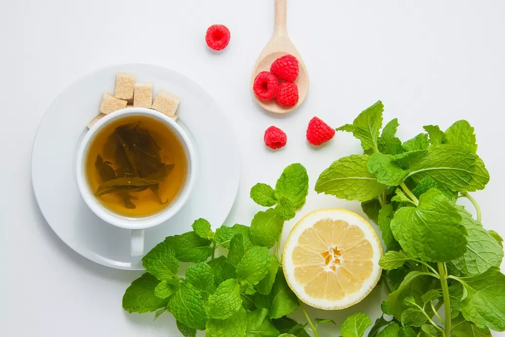 Čaj malinovih listov – zaveznik vseh žensk, še posebej nosečnic