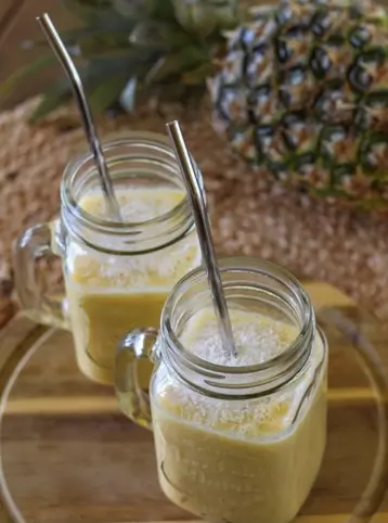 Tropski smoothie z ananasom