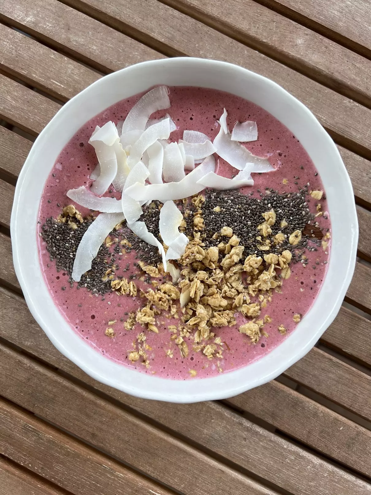 Jagodni smoothie bowl