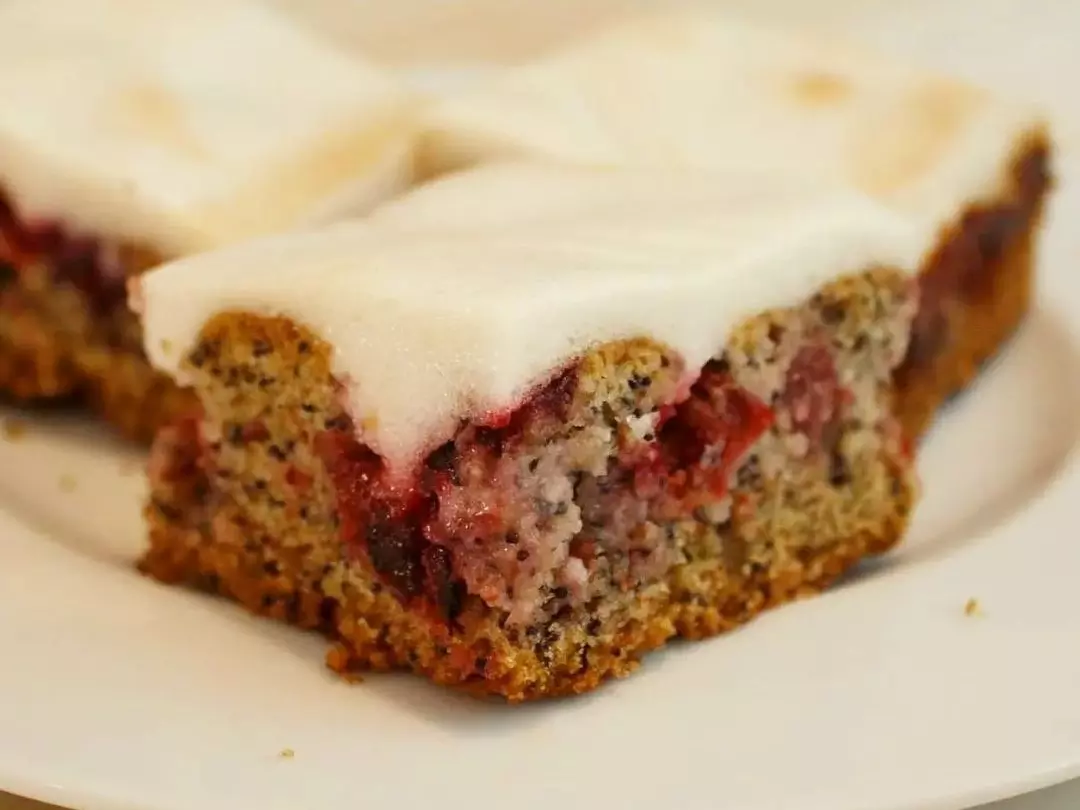 Veganer Kirsch-Mohnkuchen mit Aquafaba-Haube | Blog | Malinca.de ...