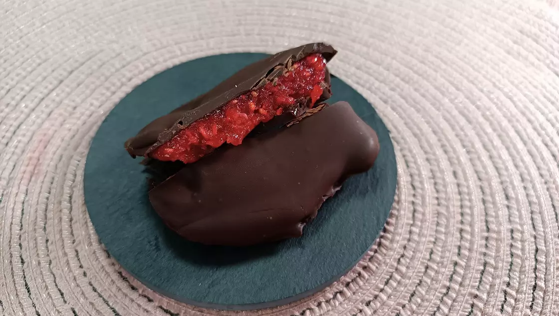 VIDEO: Maline v čokoladi