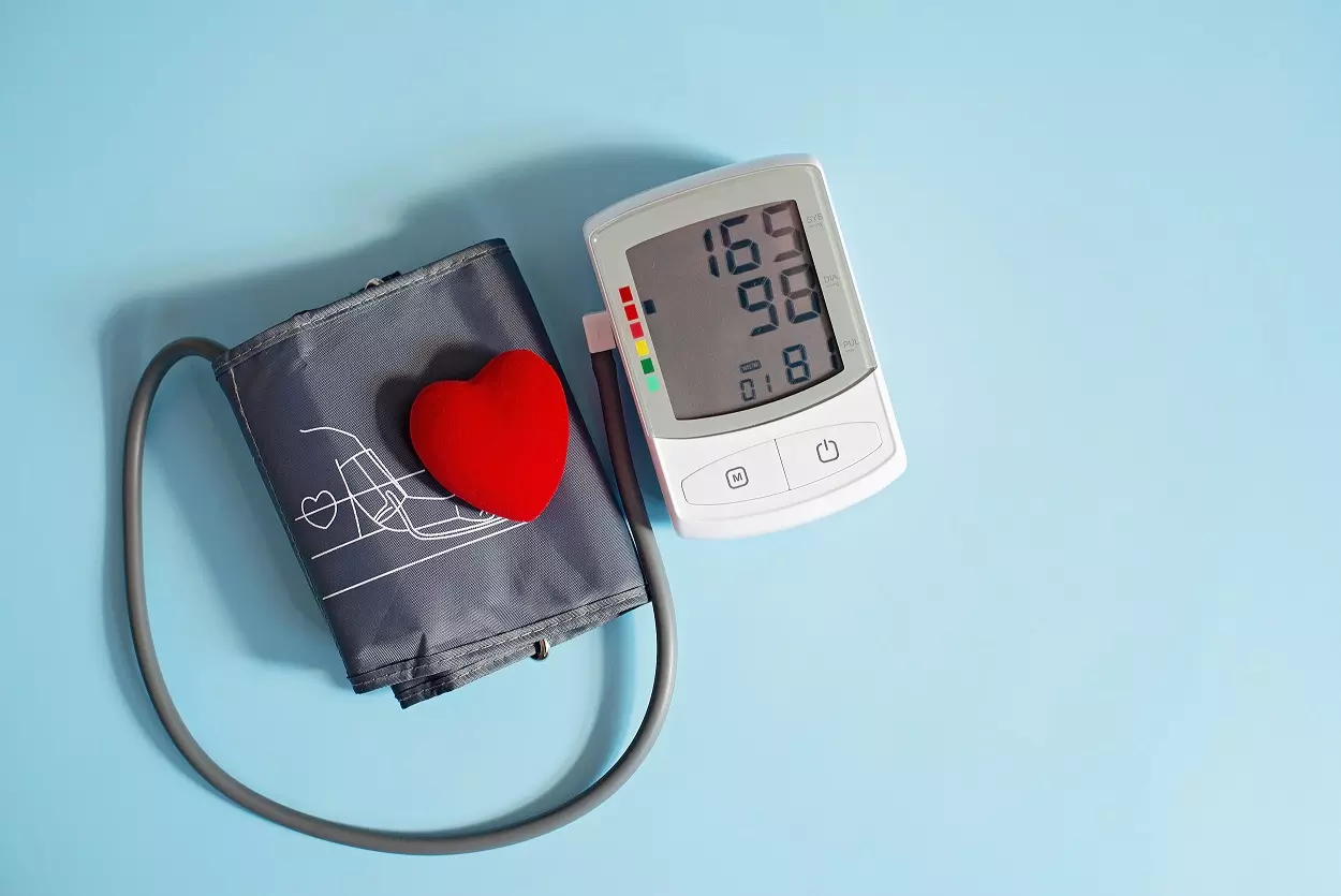 Hipertenzija ali povišan krvni tlak – tihi sopotnik moderne družbe