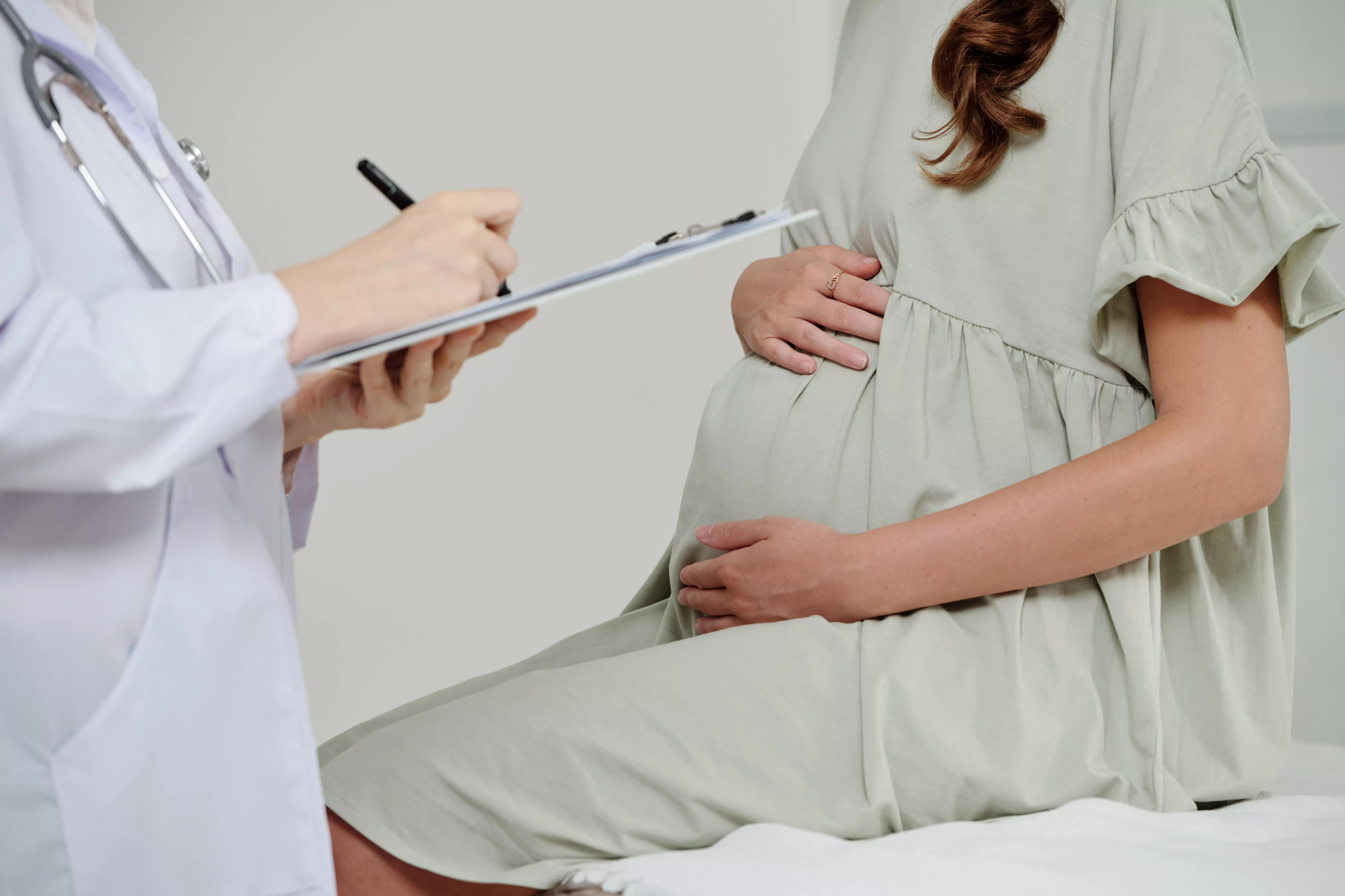 PODCAST: Ginekologinja dr. Ksenija Šelih Martinec - vse o ginekoloških pregledih med nosečnostjo