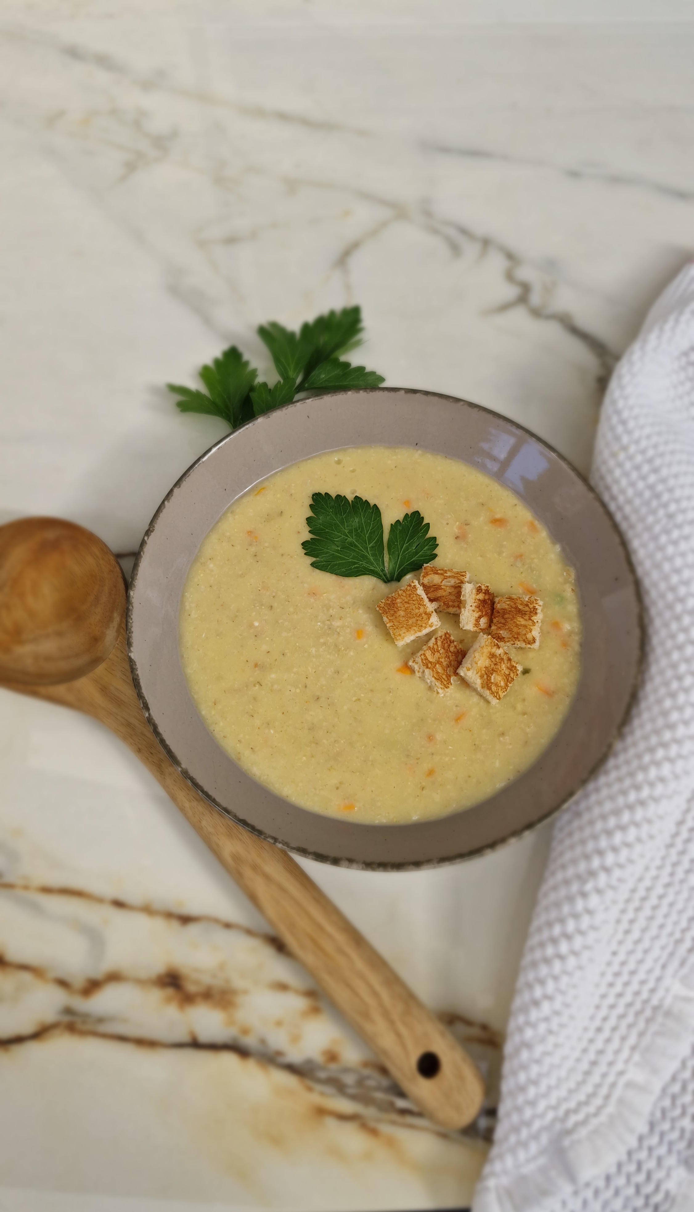 Juha z ovsenimi kosmiči Juha z ovsenimi kosmiči