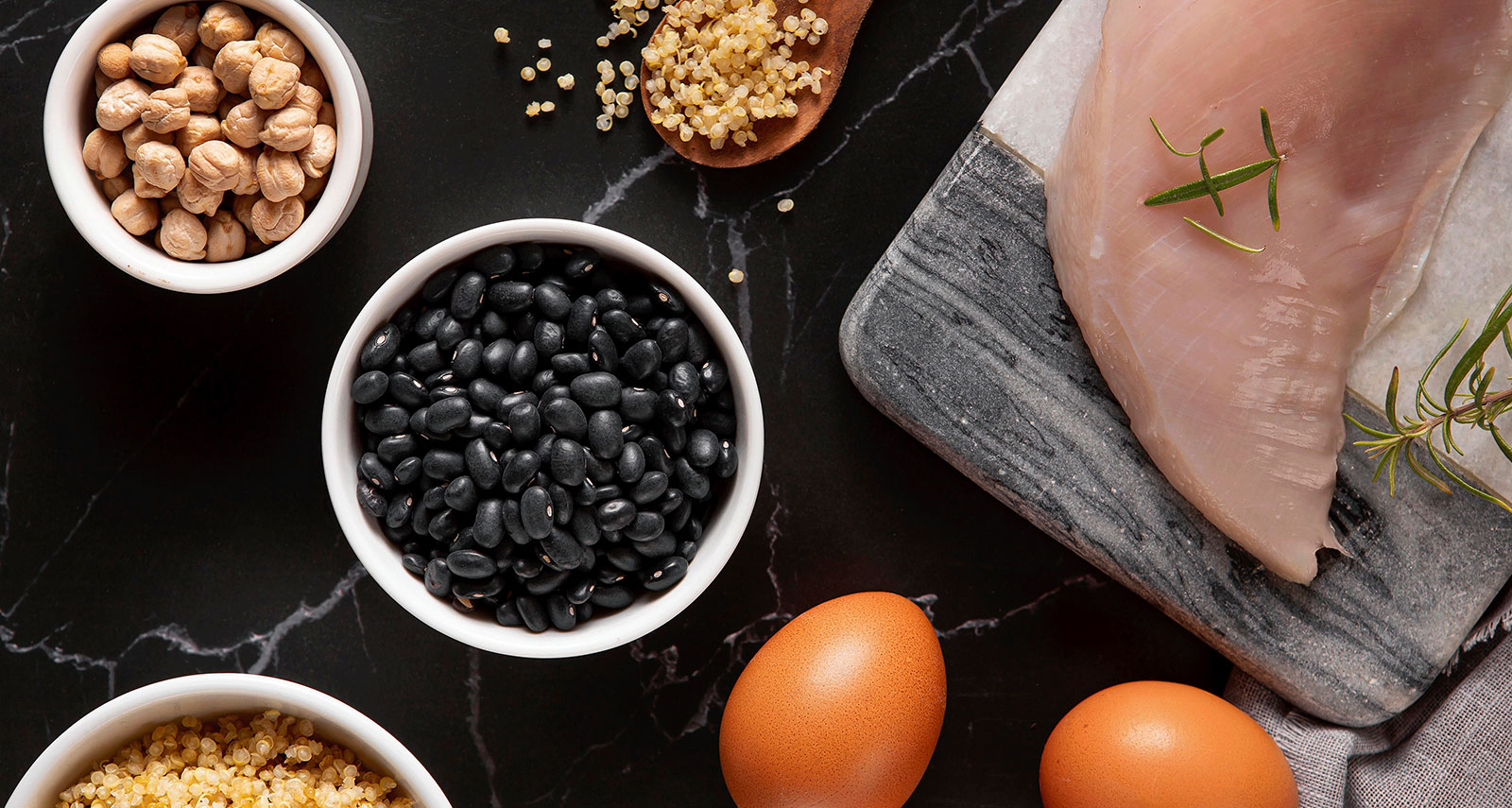 Beljakovine: zakaj so ključne in katera živila jih vsebujejo največ 