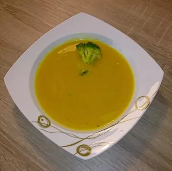Korenčkova juha z lečo