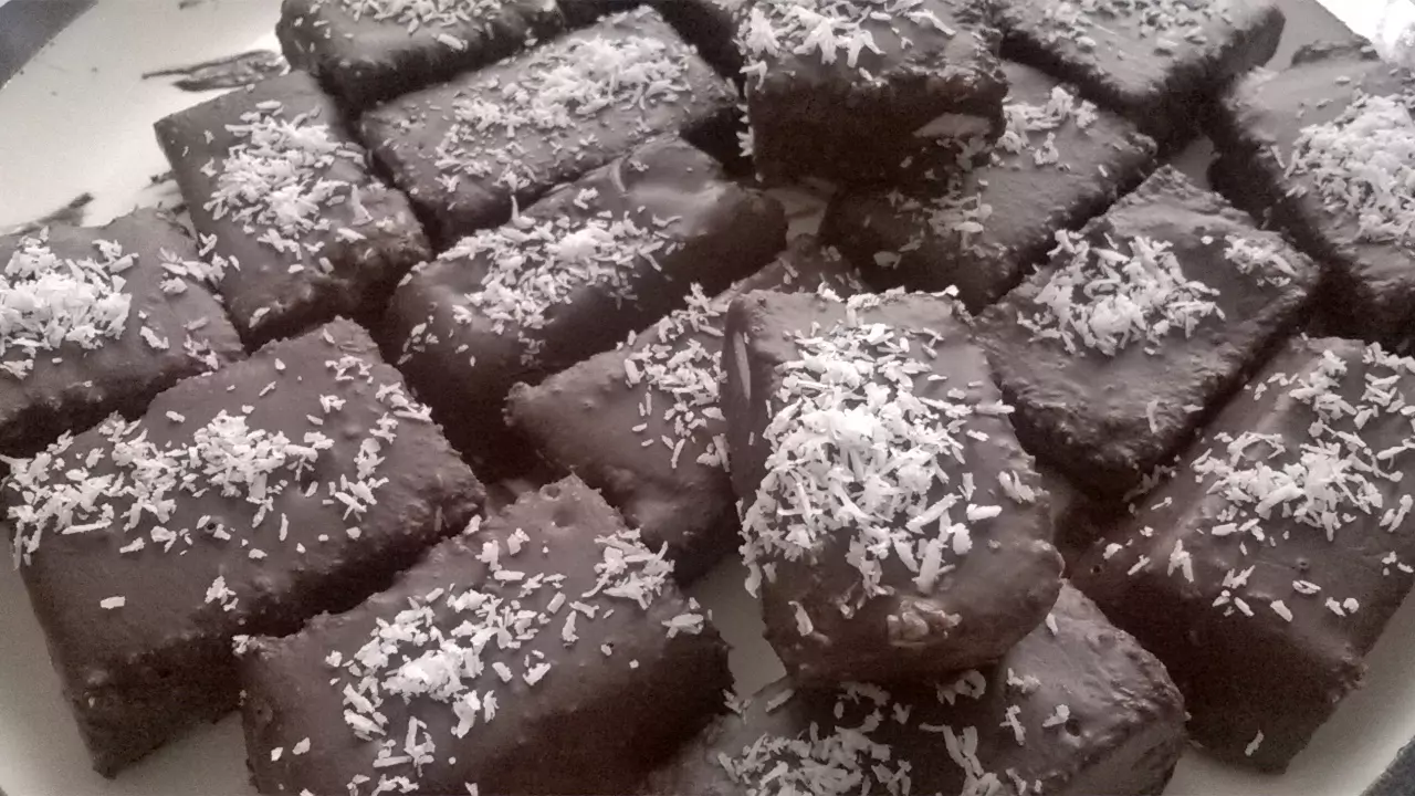 Presne kokosove ploščice s temno čokolado