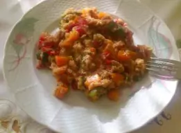 Kvinoja z zelenjavo ter tuno