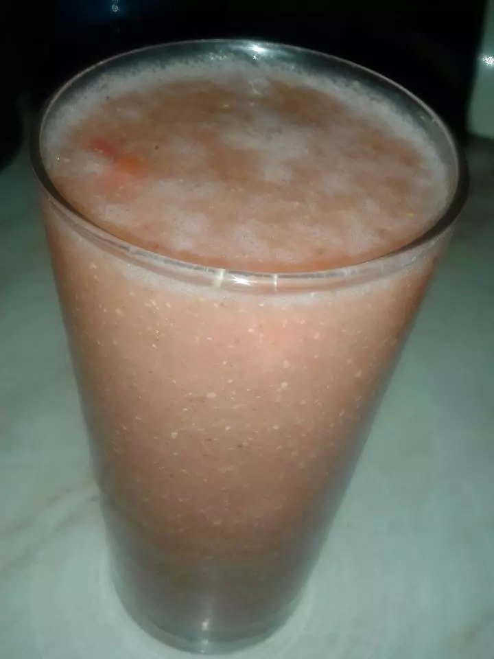 Smoothie jagoda in kamilica