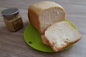 Pirin beli kruh iz avtomata