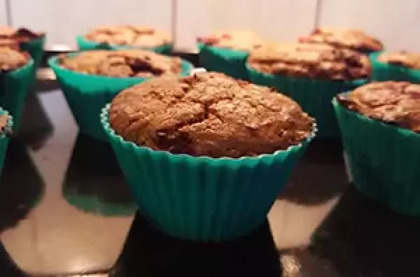 Čokoladni muffini z malinami 