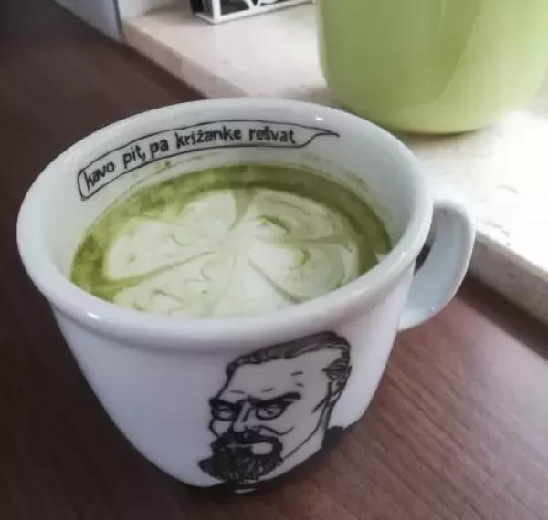 Zeleni čaj z mlekom