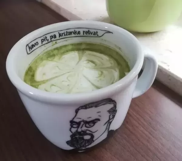 Matcha grüner Tee mit Milch