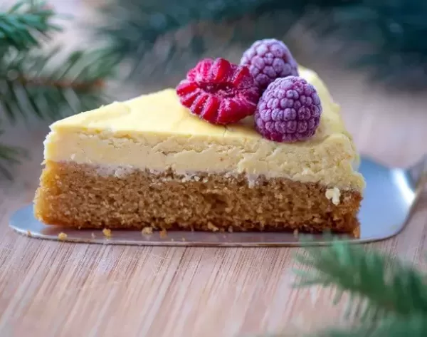 Biskvitni cheese cake