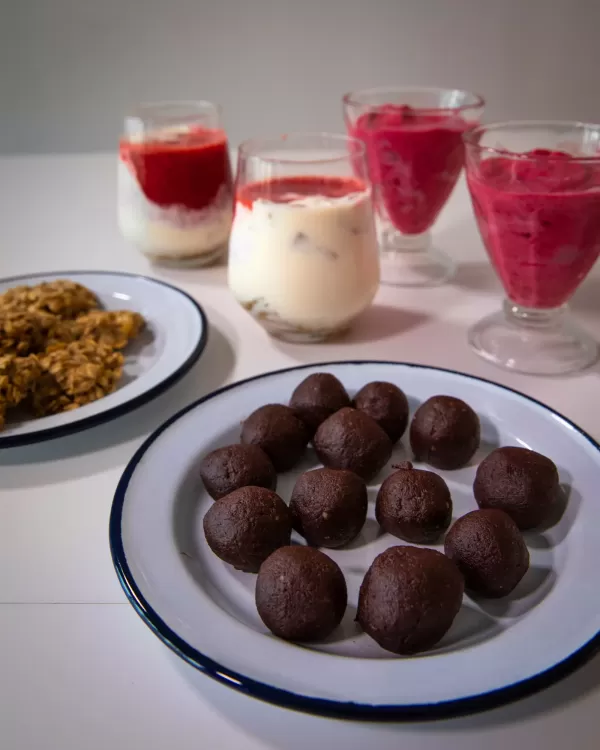 VIDEO: 4 zdrave in hitre sladice (piškoti, tiramisu, sladoled, kroglice)