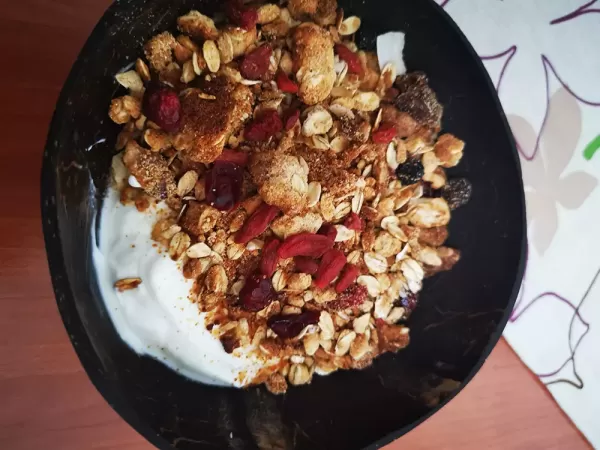 Sadno kokosova granola 