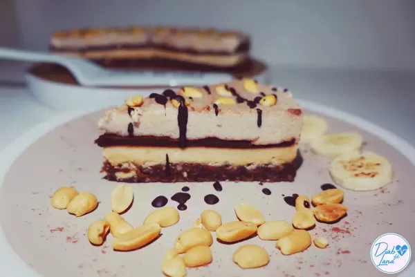 Rohkost Erdnuss-Bananen-Schoko-Cheesecake