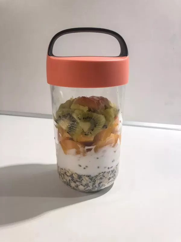 Obst-Flocken Frühstück in Glas