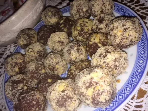 Preproste in zdrave Ferrero Rocher kroglice 