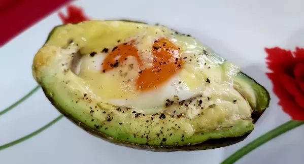 Avocado mit Ei