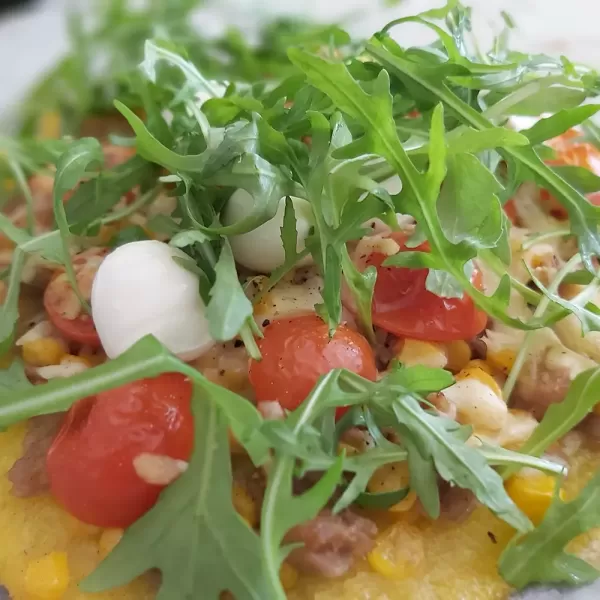 Polenta Pizza mit Thunfisch