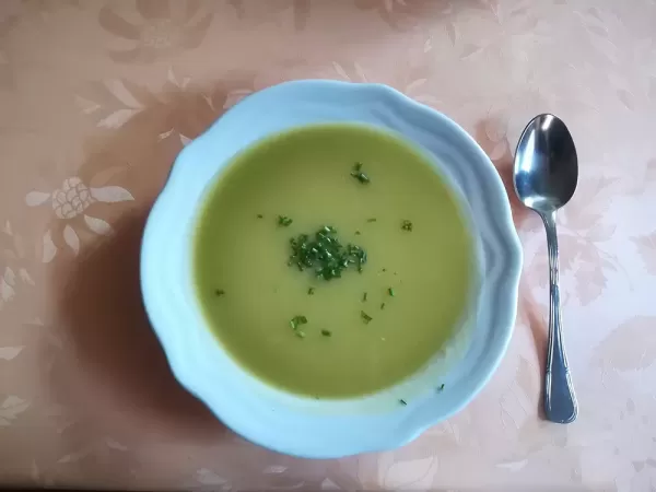 Spargelsuppe mit Kartoffeln