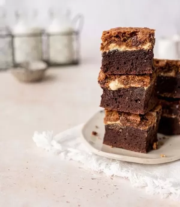 Browniji z maslom indijskih oreščkov in hrustljavo skorjico 