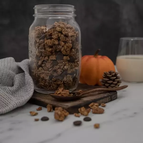 Bučna granola s čokolado in oreščki 