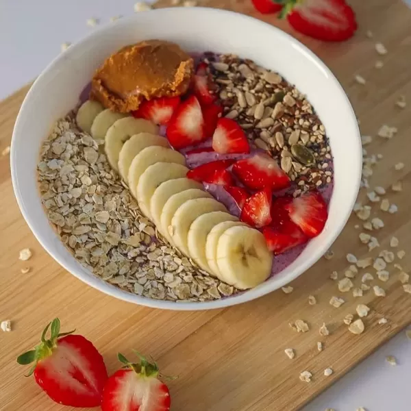 Borovničev smoothie bowl