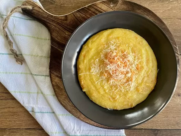 Polenta s korenčkom in parmezanom