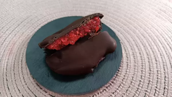 VIDEO: Maline v čokoladi