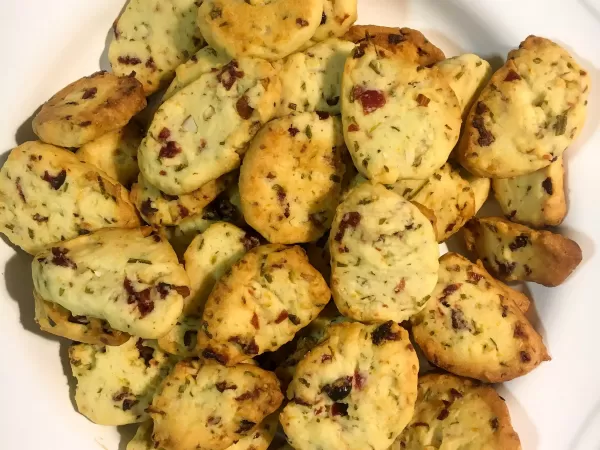 Veganski piškoti z rožmarinom in brusnicami