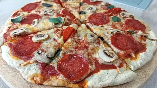 VIDEO: Hitra pizza brez vzhajanja