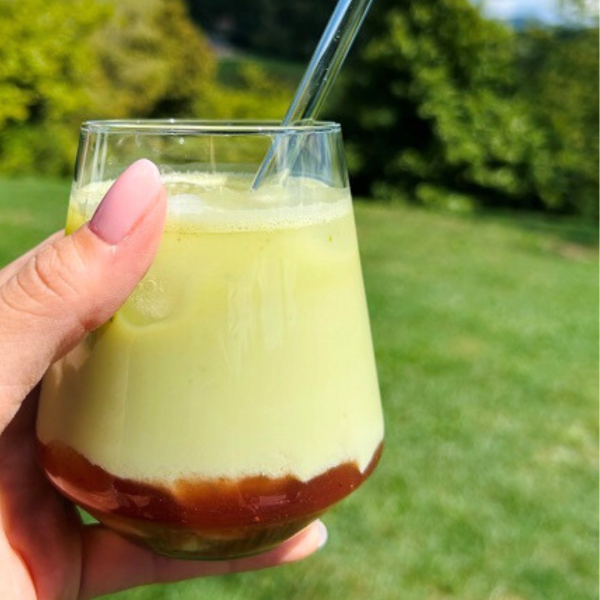 Jagodni Matcha Latte