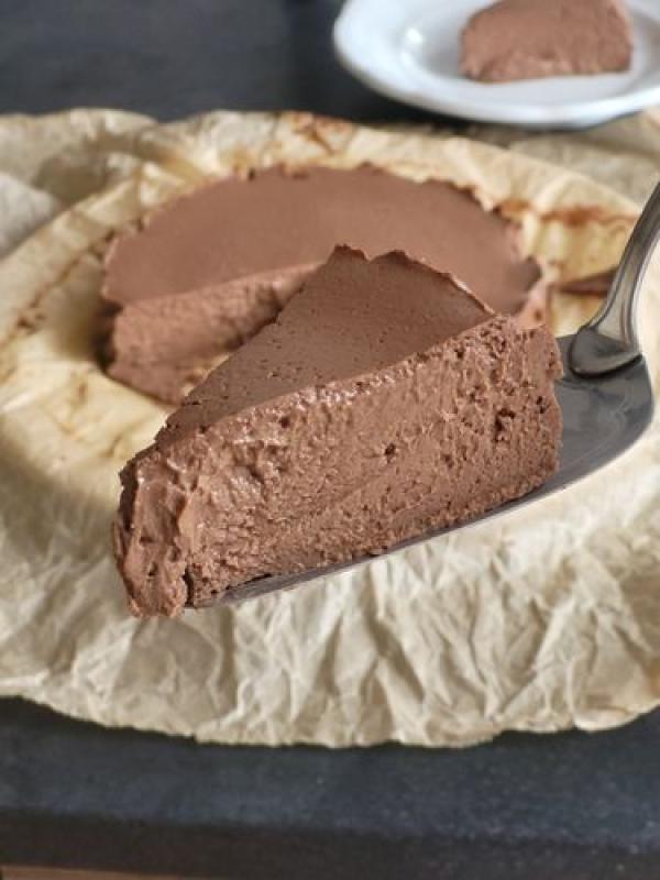 Čokoladen proteinski cheesecake