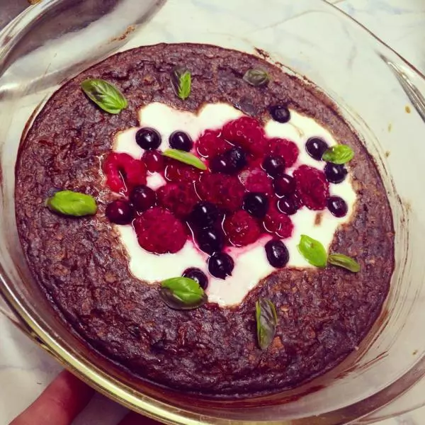 Orehova torta s čokoladnim nadevom (brez sladkorja in moke)