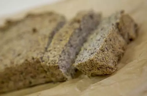 VIDEO: LCHF kruh brez moke